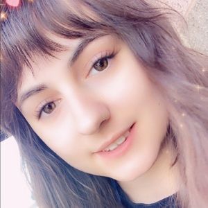 Meet your Posher, Alexis